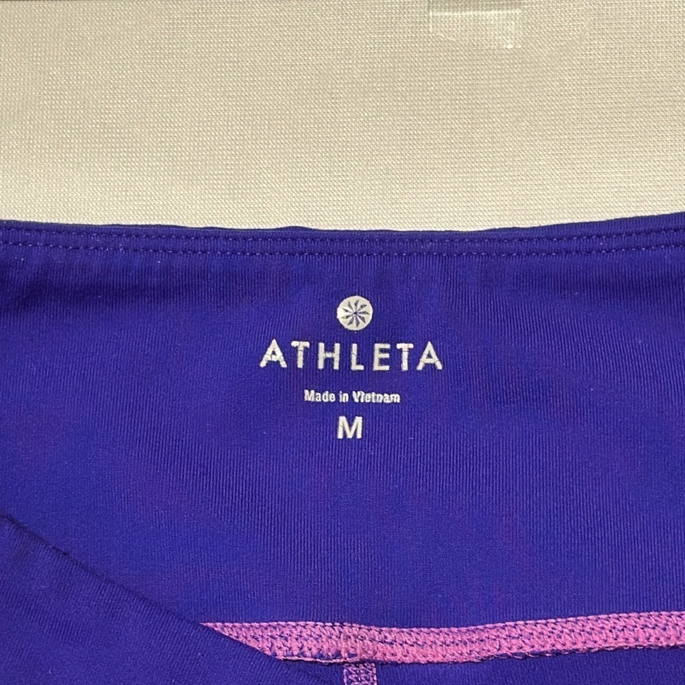 Athleta Revelation Purple Capri Leggings Size M Performance Gymcore - Picture 5 of 9